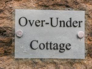 Certifikát, hodnocení, plakát nebo jiný dokument vystavený v ubytování Over-Under Cottage