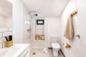 Ein Badezimmer in der Unterkunft Hostal Altea House