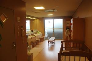 a large room with a kitchen with chairs and tables at The Gran Resort Oumi Maiko in Otsu