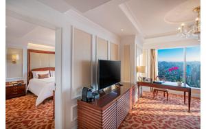 TV a/nebo společenská místnost v ubytování Kempinski Hotel Guiyang