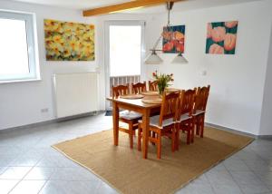 a dining room with a wooden table and chairs at Ferienwohnung Charlott im Riesengebirge in Dolní Lánov