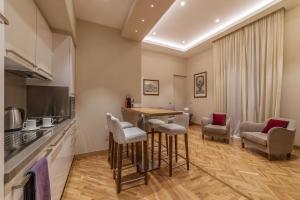 A seating area at 900 Apartments Lazio, Emilia & La Corte