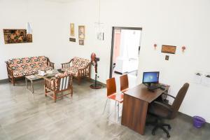 a room with chairs and a desk with a computer at HOSTEL KATUNAYAKE At COLOMBO AIRPORT TRANSIT in Katunayake