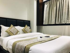Uma cama ou camas num quarto em Hotel Flora Suites - Fort