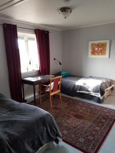 Letto o letti in una camera di Skogsbrynet B&B, Bredsjö Nya Herrgård