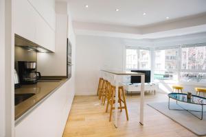 Kuchyňa alebo kuchynka v ubytovaní Apartamentos San Marcial 28