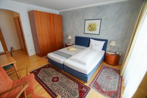 Tempat tidur dalam kamar di Pension Christina
