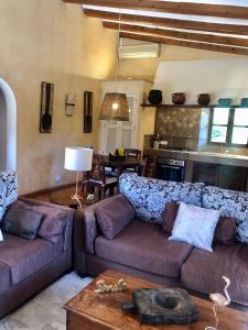 A seating area at Ses llimoneres