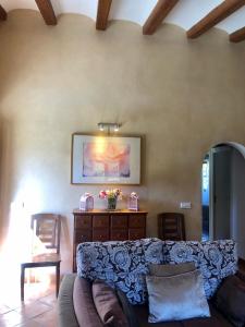 A seating area at Ses llimoneres