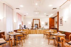 Restauracja lub miejsce do jedzenia w obiekcie Hotel Allegro Wien