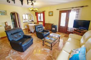 TV a/nebo společenská místnost v ubytování San Jaime 3B - beautiful holiday home in Benissa