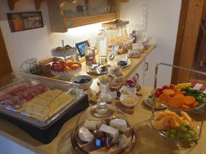 Jedlo v ubytovaní bed & breakfast alebo blízkom okolí
