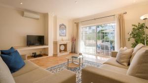 a living room with two couches and a tv at Joanne in Vale do Lobo