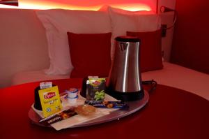 a tray with food and a blender on a bed at Kyriad Quimper Sud in Quimper