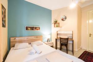 Un pat sau paturi într-o cameră la Levanten Hostel