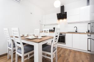 Kuchnia lub aneks kuchenny w obiekcie City of the Kings - Wolf Apartment