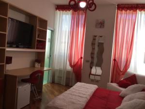 TV a/nebo společenská místnost v ubytování B&B La Favola
