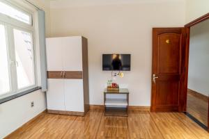 TV a/nebo společenská místnost v ubytování Villa Đăng Nguyên