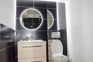 Ένα μπάνιο στο Appartement Cosy proche Bord de Mer