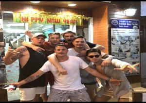 Tamu yang menginap di Golden Bee PhiPhi