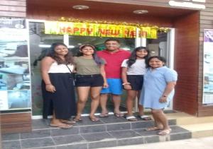 Tamu yang menginap di Golden Bee PhiPhi