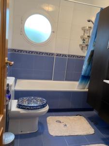 A bathroom at First Line Cabo Roig Orihuela Costa