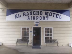 a sign that reads el rancho motel airport on a building at El Rancho Motel in Little Rock