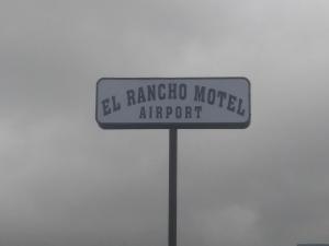 a street sign for el rancho model airport at El Rancho Motel in Little Rock