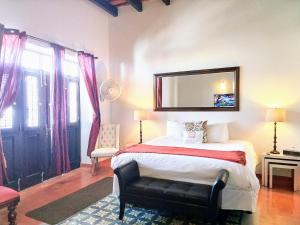 A bed or beds in a room at La Terraza de San Juan