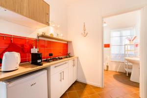 Kuchyň nebo kuchyňský kout v ubytování CircEea Beach B&B