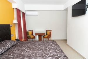 TV a/nebo společenská místnost v ubytování Hotel Gran Via - Centro
