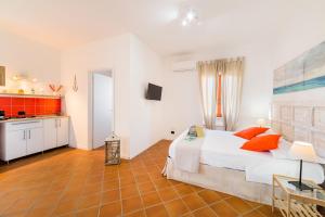 Кухня или мини-кухня в CircEea Beach B&B

