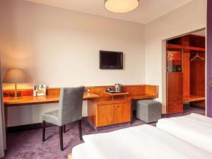 TV a/nebo společenská místnost v ubytování Mercure Hotel Trier Porta Nigra