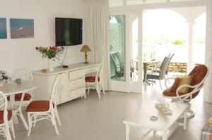 Galeriebild der Unterkunft Oceanfront Condo with Pool,Breathtaking view, WiFi in Belnem