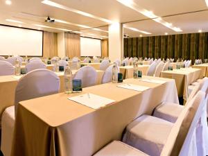 ibis Styles Krabi Ao Nang商务区和/或会议室