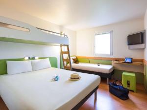 Postel nebo postele na pokoji v ubytování ibis budget Orange Centre
