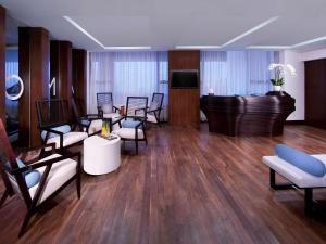 Posezení v ubytování Pullman Dubai Creek City Centre Residences