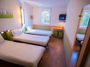 Postel nebo postele na pokoji v ubytování ibis budget Orange Centre