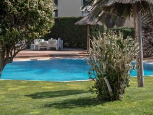Bazén v ubytování ibis Styles Perpignan Canet En Roussillon nebo v jeho okolí