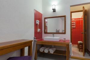 Ett badrum på Hotel Posada el Cid