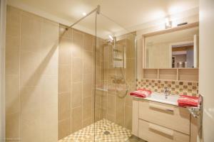 A bathroom at Chalet Bellevue