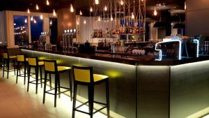 Lounge nebo bar v ubytování Crowne Plaza Chester by IHG