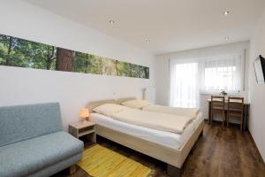 Säng eller sängar i ett rum på Gasthof / Pension Götzfried