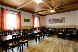 
Ein Restaurant oder anderes Speiselokal in der Unterkunft Gasthof / Pension Götzfried 

