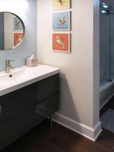 Ванна кімната в Downtown Salon - Location - Comfort - Style