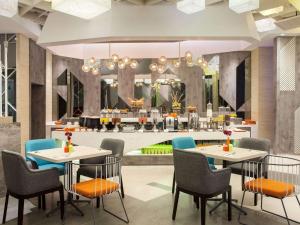 ibis Styles Medan Pattimura餐厅或其他用餐的地方