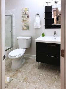 A bathroom at Downtown Oasis - Location - Comfort - Style