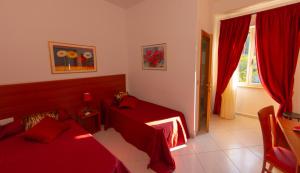 Llit o llits en una habitació de Hotel Solaria