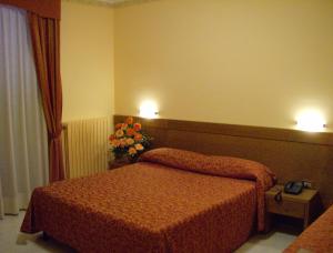 En eller flere senge i et værelse på Hotel Zi Marianna
