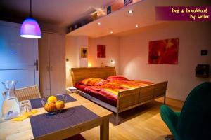 a bedroom with a bed and a table with a tableablish at bed & breakfast filderstadt by heller in Filderstadt